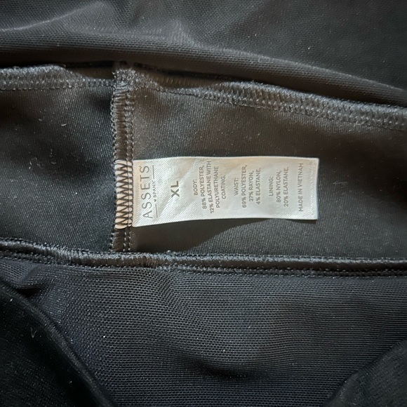 ASSETS by SPANX Women's All Over Faux Leather Leggings - Picture 4 of 8